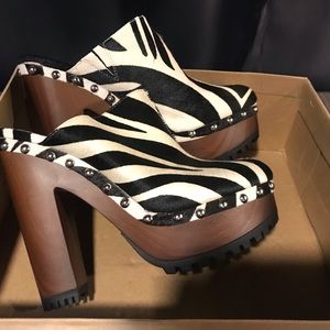 Jessica Simpson heels